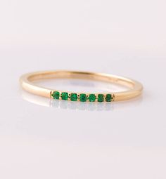 7 Stone Ring, Small Emerald Ring, Yellow Gold Stackable Ring, Rose Gold Emerald Ring, Wedding Ring Emerald, Rose Gold Stackable Rings, Chalcedony Crystal