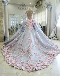 Wedding dress with lace flowers pink vintage unique elegant ball gown Light Blue Quinceanera Dresses, Baju Kahwin, Wedding Gown Backless, Formal Dresses For Teens, Pretty Quinceanera Dresses, Quinceanera Dresses Blue, Princess Ball Gowns, Backless Wedding, Fantasy Gowns