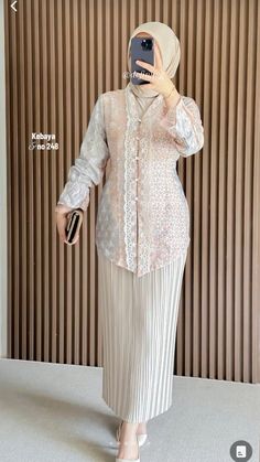 Kebaya Kondangan Hijab, Bakery Outfit, Ootd Kondangan Simple, Style Kondangan Hijab, Kebaya Modern Hijab Lamaran, Kebaya Kutubaru Modern Hijab, Kebaya Tile Modern Hijab, Kondangan Outfit, Batik Kebaya