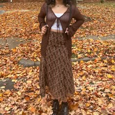 Poetry Reading Outfit, Brown Floral Skirt Outfit, Earthy Feminine Aesthetic, 90s Witch Outfits, Long Jean Dress Outfit, Green Floral Skirt Outfit, Long Brown Skirt Outfit, Hippie Outfits Women, Nature Fits