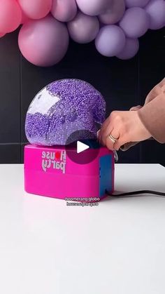 336K views · 22K reactions | ¡Aprende a hacer decoraciones con globos desde cero¡ 🎈y lo mejor con la compañía y guía de nuestro docente 🫶🏻

Con nuestros MASTERCLASS  avanzados 🚀 aprenderás todas las técnicas necesarias para sobresalir en este bello arte 🎈 

¡ANÍMATE A CAMBIAR TU PRESENTE Y FUTURO!

¿Qué incluye tu inscripción?:

1. Clases 100% online; 
2. Acceso al curso de por vida y también a sus actualizaciones;
3. Guía y asesoramiento del docente 👨🏻‍🏫;
4. Estudiar en tus propios horarios y días desde casa 🏠;
5. Certificación de aprobación.

Aprovecha esta oportunidad y conoce todas las técnicas de la decoración con globos para ser una decoradora a otro nivel 🎈🔝🎈

#decoracionesconglobos #globos #balloonsdecoration #balloons#decoraciondeeventos #fiestas 

Créditos visuales a Wedding Shower Food, Seven Nation Army, Shower Food, Balloon Diy, Food Decoration, Diy Home Crafts, Wedding Shower