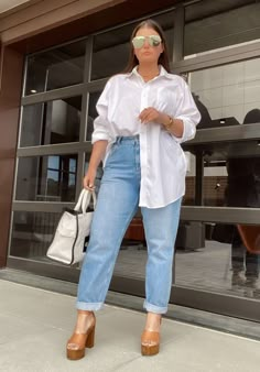 White Shirt Curvy Outfit, Spring 2023 Fashion Trends Midsize, Outfit Ideas Spring Mid Size, Spring Outfits 2023 Curvy, Size 12 Women Outfits Spring, Curvy Spring Outfits 2023, Mid Size Fashion Spring, Mid Size Spring Outfits 2024, Plus Spring Outfits