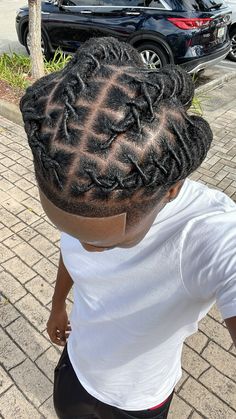 Dreads Retwist Styles Men, Men Two Strand Twist Locs, Hairstyles For Short Locs Men, Dreadlock Hairstyles Men Dreads Styles, Men’s Loc Styles Barrel Twist, Man Dreadlocks Styles, Dreadhead Styles Men, Dreadhead Hairstyles For Men