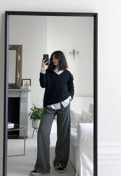 Grey Pants Aesthetic, Grey Slacks Outfit Women Winter, Casual Grey Pants Outfit, Grey Smart Pants Outfit, Less Is More Outfit, Grey Slacks Outfit, Tailored Pants Outfit Winter, Grey Office Pants Outfit, Grey Pants Outfit Winter