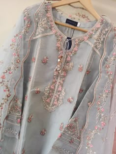 Punjabi Suit Neck Designs, Eid Outfit Ideas, Eid Photos, Suit Neck Designs, Kurti Pattern, Suit Neck, Plus Size Inspiration, Dress Patterns Diy, Embroidery Fashion Detail