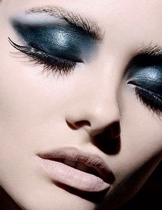 Blue Smokey Eye, Pretty Eye Makeup, Nude Lips, Beauty Make-up, Nude Lip, Rosie Huntington Whiteley, Editorial Makeup, Cara Delevingne, Eye Make