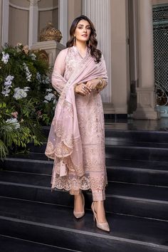 Nude Colour, Fuchsia Wedding, Pakistani Formal Dresses, Bridal Mehendi, Chiffon Sleeves, Pakistani Salwar Kameez, Chiffon Collection, Embroidered Chiffon, Delicate Embroidery