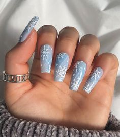 40 Gorgeous Ideas for Winter Nails That You’ll Love – May the Ray Mcgee Fireplace, Mcgee Christmas, Blue Christmas Nails, Christmas Nail Ideas, Unghie Nail Art, Nail Collection, Wedding Readings, January Nails, Winter And Christmas