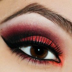 I'll call this ladybug lol Red Smokey Eye, Queen Of Hearts Makeup, Goth Makeup Tutorial, Smokey Eye For Brown Eyes, Smink Inspiration, Red Makeup, Beauty Make-up