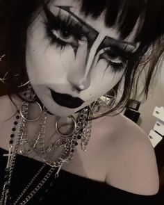 Black Eye Makeup Goth, Gothic Skeleton Makeup, Alt Black Makeup, Trad Goth Vampire Makeup, Goth Makeup No Eyeliner, Goth Mommy Makeup, Goth Skull Makeup, Goth Makeup Brands, Goth Highlights Instagram