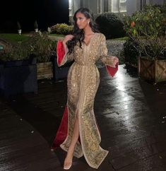 morocco • ⵍⵎⵖⵔⵉⴱ • 212 • المغرب • 🇲🇦 Moroccan Clothing, Moroccan Kaftan, Sari Dress, Moroccan Fashion, Moroccan Wedding, Moroccan Dress, Moroccan Caftan, Classy Dress Outfits, Modest Fashion Outfits