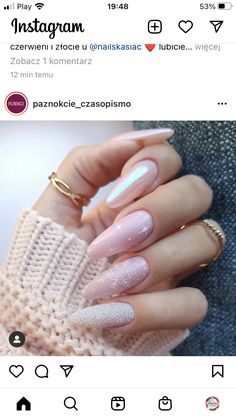 Casual Work Dinner Outfit Winter, Girly Christmas Nails Pink, Pink Chrome Christmas Nails, Pink Winter Nails Almond, Light Pink And Silver Nails, Almond Nail Designs Trending Now, Christmas Nail Designs Short, Nails Inspo Winter, Winter Nails Almond Shape