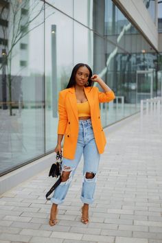 Grammy Dresses Ideas Fashion, Minimal Work Outfits Women, Outfits To Wear To A Graduation Ceremony As A Guest, Panel Discussion Outfit, Comedy Show Outfit, Blazer And Jeans Outfit, Look Legging, Orange Blazer, Boutique Style Outfits