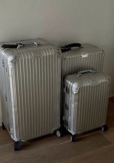 Silver Suitcase Aesthetic, Aesthetic Suitcase, Silver Suitcase, Rimowa Suitcase, Luggage Aesthetic, Luxury Luggage Sets