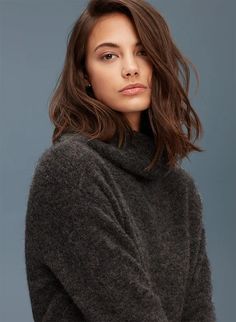 cute sweaters – StyleCaster Brunette Bob Haircut, Brunette Lob, Balayage Straight, Brunette Bob, Hair Styles 2017, Trendy Haircuts, Penteado Cabelo Curto, Trending Hairstyles