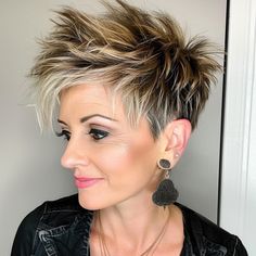 Spiky Pixie with Dimensional Highlights Blonde Highlights Short Hair, Dimensional Highlights, Short Hair Highlights, Short Shaved Hairstyles, Choppy Haircuts