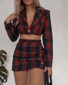 Stylish Summer Outfits, Grunge Look, Elegante Casual, Lace Neckline, Black Women Fashion, Casual Chic Style, Fashion Aesthetic, Outfit Idea, Grunge Outfits