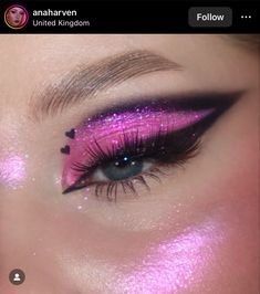 Black Pink Eye Makeup, Black And Pink Makeup Looks, Pink Glitter Makeup Looks, Pink Eye Looks, Black And Pink Makeup, Pink And Black Makeup, Witch Boutique, Make Com Glitter