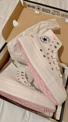 Converse Haute, Heart Converse, Cute Converse Shoes, Converse Aesthetic, Trendy Shoes Sneakers, Dr Shoes, Preppy Shoes