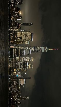 the skyline of new york city at night