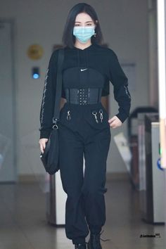 Mode Harajuku, Chinese Fashion Street, Tomboy Style Outfits, Tomboy Fashion, Kpop Fashion Outfits, Edgy Outfits, Korean Street Fashion, Korean Outfits, Kpop Fashion