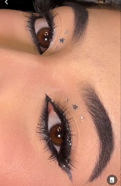 Cas Concert Makeup, Star Gems Makeup, Conan Gray Concert Makeup, Star Inner Corner Makeup, Makeup Ideas Concert, Conan Gray Makeup, Kpop Concert Makeup Ideas, Eyeliner With Gems, Rock Concert Makeup Looks