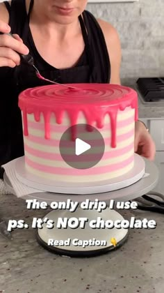 Icing Drip Recipe, Drip Edge Cake, Perfect Drip Cake, How To Make Icing Drip Down Cake, Royal Icing Drip Recipe, How To Do A Drip On A Cake, How To Cake Drip, Frosting Drip Cake, Easy Drip Icing