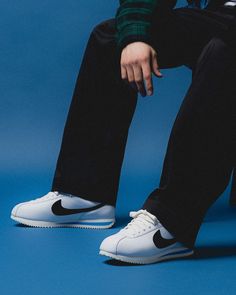 Nike Cortez Outfit Men Casual, Loose Black Pants, Nike Cortez Mens, Nike Cortez Black, Nike Cortez White, Black Sneakers Outfit, Snicker Shoes, New Sneaker Releases