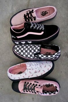 Tenis Vans, Basket Style, Travel Shoes, Vans Sneakers, On The Ground, Dream Shoes, Badgley Mischka, Suho, White Shoes