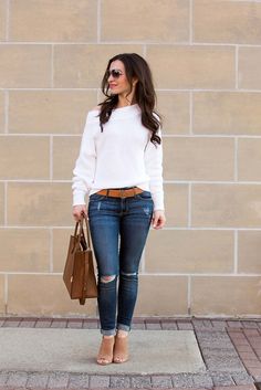 Fantastic Fashion, Booties Outfit, Spring Outfit Ideas, Outfit Jeans, Mode Casual, Casual Work Outfits, Mode Inspo, White Sweater, Spring Style