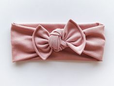 This headband is made from a blended & stretchy fabric. It's designed to be tied & untied to adjust for sizes, but comes pre-tied. >>> Headband Sizes<<>>Cleaning<< Headband Sizes, Daisy Headband, Knotted Baby Headband, Boho Twists, Newborn Bows, Baby Bow Headband, Top Knot Headbands, Bow Flats, Floral Headbands