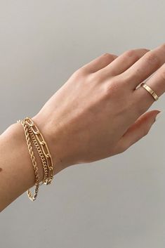 Gold Hand Jewelry Aesthetic, Elegant Minimalist Jewelry, Bracelets Aesthetic, Gold Bracelets, Elegant Bracelet, Jewelry Photography, Chic Jewelry, Hand Jewelry