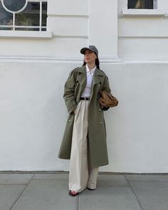 Carina Nicklas, Casual Trench Coat Outfit, 00s Mode, Green Trench Coat, Khaki Trench Coat, Winter Fashion Outfits Casual, Coat Trends