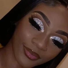 Glitter Make Up Looks For Black Women, Full Glam Makeup Looks Black Women Glitter, Glitter Prom Makeup, Makeup Ideas Prom, Eye Makeup Prom, Glitter Glam Makeup