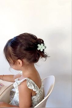 Flower Claw Clips, Bella Hair, Girls With Black Hair, Girl With Brown Hair, Clip Hairstyles