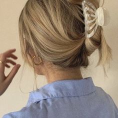 Blonde Bun Aesthetic, Blonde Doctor Aesthetic, Eliza Core, Doctor Romance, Romance Story, Dear Ava, Clip Hairstyles, 90s Hairstyles, Aesthetic Pastel