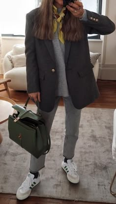 50+ Best Winter Outfits that You Have to See! 365 Rome Rainy Day Outfit, Timeless Casual Style, Autumn Shoes 2023, Sneaker Style Women, Graduate School Outfits, Hat Outfits For Women, Artist Hue, Best Winter Outfits, Wardrobe Tips