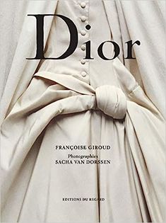 Il aura suffi de dix ans pour que Christian Dior prenne place parmi les cinq personnes les plus connues au monde. Le 12 février 1947, Christian Dior présentait sa première collection. Le New Look était né qui offrait à la femme, au sortir de la guerre, les délices d'une silhouette délicatement féminine vêtue d'interminables métrages de riches étoffes. Image Meme, Megan Hess, Dior Book, Ebooks Online, Peter Lindbergh, Artistic Photography, Christian Books, History Design, Fashion Books