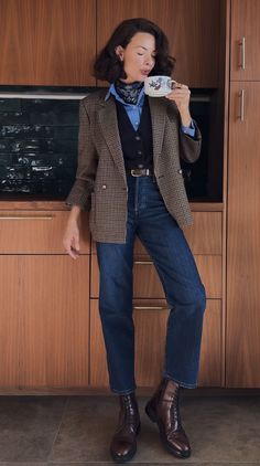 Mode Style Anglais, Looks Chic, Blazer Outfits, Look Vintage, Autumn Outfit, Business Casual Outfits