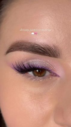 Rapunzel Makeup, Vampire Bride, Prom Eye Makeup, Cute Eye Makeup, Make Up Inspiration, Ocean Eyes, Glitter Bomb, Makeup Artist Tips, Easy Makeup Tutorial