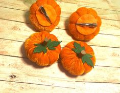 Velvet pumpkin hair clips! Listing is for one hair clip. These are so cute! The pumpkins are 2 inches circumference around! Pumpkin Hair Clip, Fruity Aesthetic, Harvest Jewelry, Pumpkin Fairy, Pumpkin Hair, Witch Hair, Halloween Hair Clips, Girls Hair Clips, Strawberry Hair