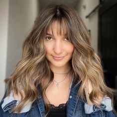 Medium Haircut with Thin Bangs and Highlights Haircuts By Face Shape, Hairstyles For Big Noses, Haircuts For Big Noses, Haircuts For Different Face Shapes, Hair With Wispy Bangs, Bangs And Highlights, The Right Hairstyles, Blonde Layered Hair, Flattering Haircuts