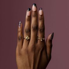 Classic dark nail design ideas with a blend of gothic and grunge styles Dark Academia Nails, Academia Nails, Dark Green Nails, Academia Style