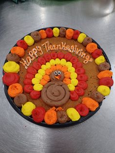 Turkey cookie cake Turkey Cookie Cake Designs, Football Cookie Cake Designs, Cookie Cake Thanksgiving, Thanksgiving Cookie Cake Ideas, Thanksgiving Message Cookies, Diy Thanksgiving Cake