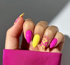 Pink Orange Flower Nails, Nails With Oranges Fruit, Acrylic Nails With Oranges Fruit, Pink And Orange Butterfly Nails, Pink And Orange Abstract Nails, Tiktok Nails, Summertime Nails, Nail Piercing, Abstract Nails