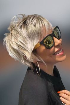 Blonde Pixie Hair, Short Blonde Haircuts, Short Sassy Hair, Silver Hair Color, Pixie Haircut For Thick Hair, Short Hair Trends, Short Haircuts For Women, Messy Short Hair, Growing Out Short Hair Styles