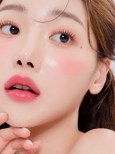 Color : 01 Coral Moment, 02 Pink Sunset, 03 Crimson Chili, 04 Peony Berry, 05 Rosy Cozy, 06 COCONUT ShellCountry of Origin : Republic of Korea K Beauty Makeup Products, Rosy Makeup, Pastel Makeup, Pink Sunset, Pink Makeup, Asian Makeup, K Beauty, Pink Candy, Korean Makeup