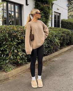 Casual Sweater And Leggings Outfit, Women Winter Casual Outfits, Female Outfit Inspiration, Long Sweater With Leggings Outfit, Clean Girl Leggings Outfit, Casual Wfh Outfits, Fall Outfit With Leggings, Leggings Outfit Thanksgiving, Glow Up Clothes