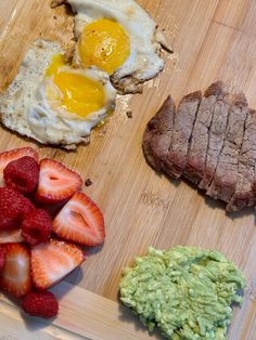 Fried egg, steak, avocado, strawberries and raspberries Steak And Egg Tacos, Meat Fruit And Vegetable Diet, Steak Eggs Avocado, Steak Breakfast Ideas, Steak And Avocado, Steak And Eggs Breakfast, Steak Avocado, Carnivore Meals, Strawberries And Raspberries