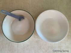 a bowl with something in it next to another bowl that is filled with water and sugar